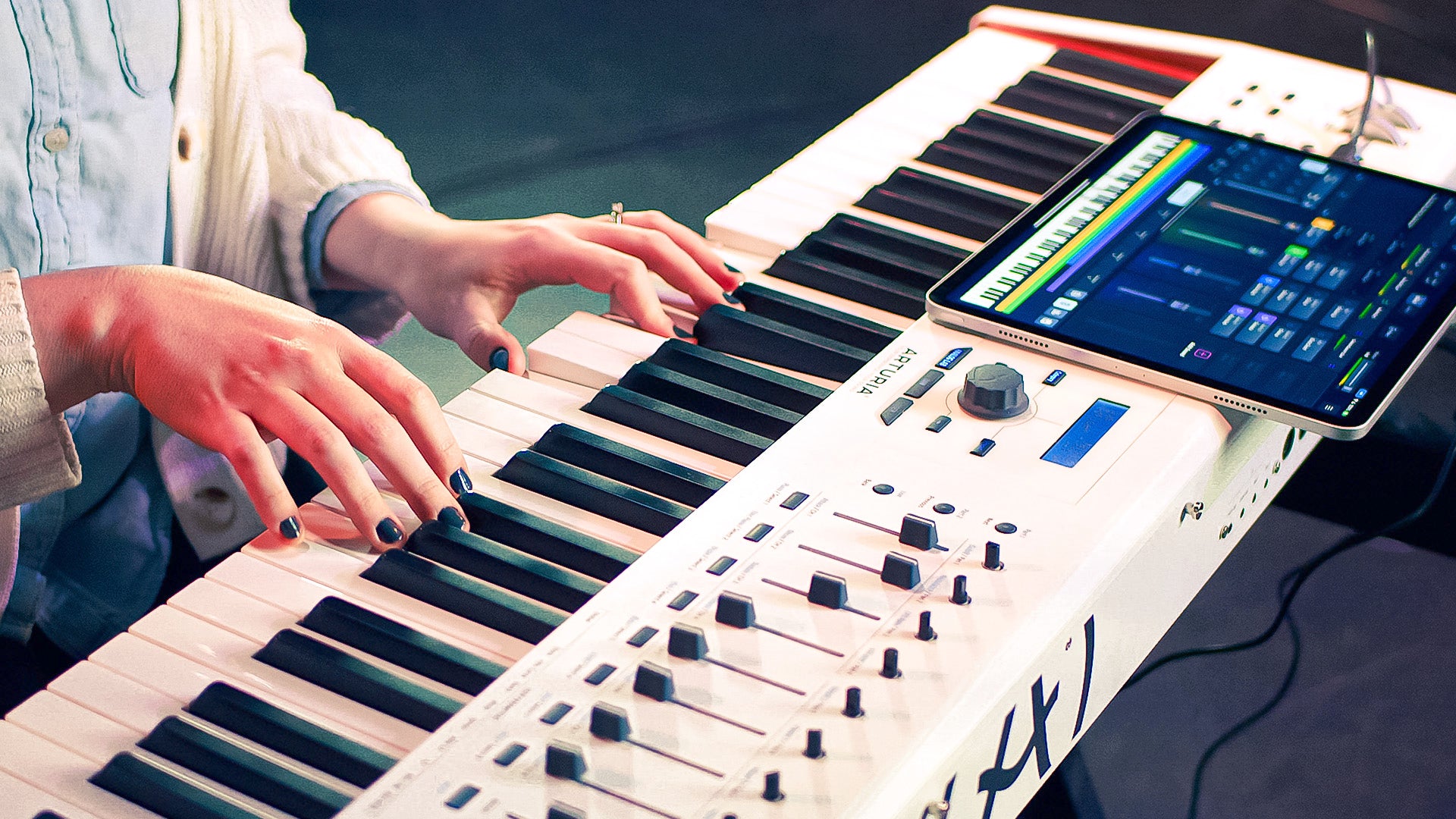 Modern Worship Keys vs Classical Piano | Sounds, Parts, Arrangements